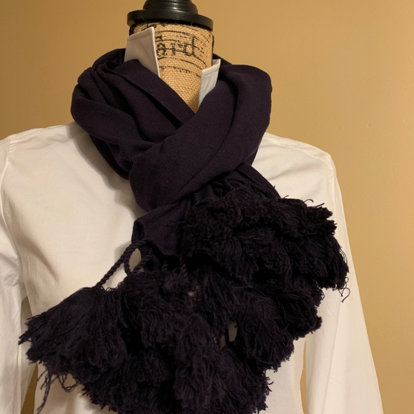 THE METROPOLITAN MUSEUM OF ART navy blue lightweight shawl with tassels … - Picture 1 of 8